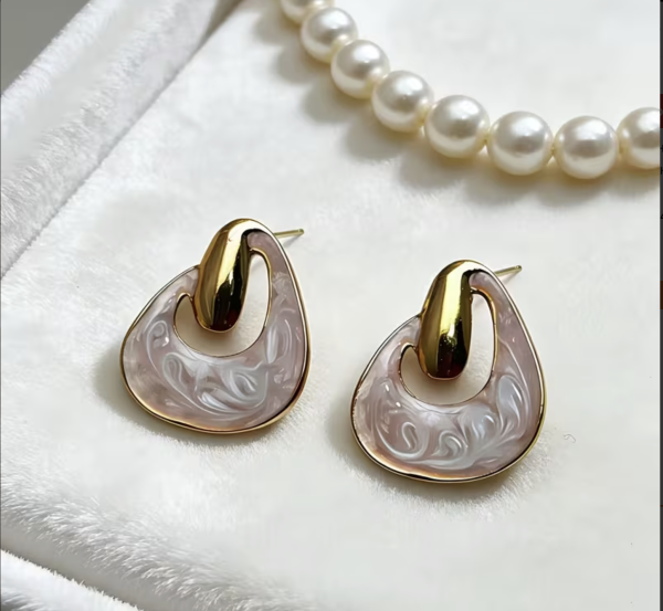 Сережки Tierra Luna "Gold Crescent White"